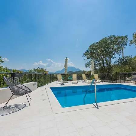 Prázdninový dům Jj *