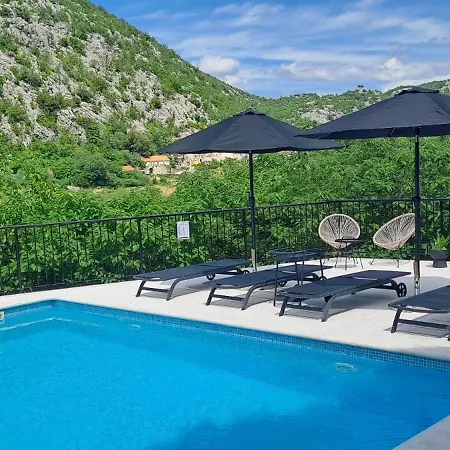Holiday home Jj Omis